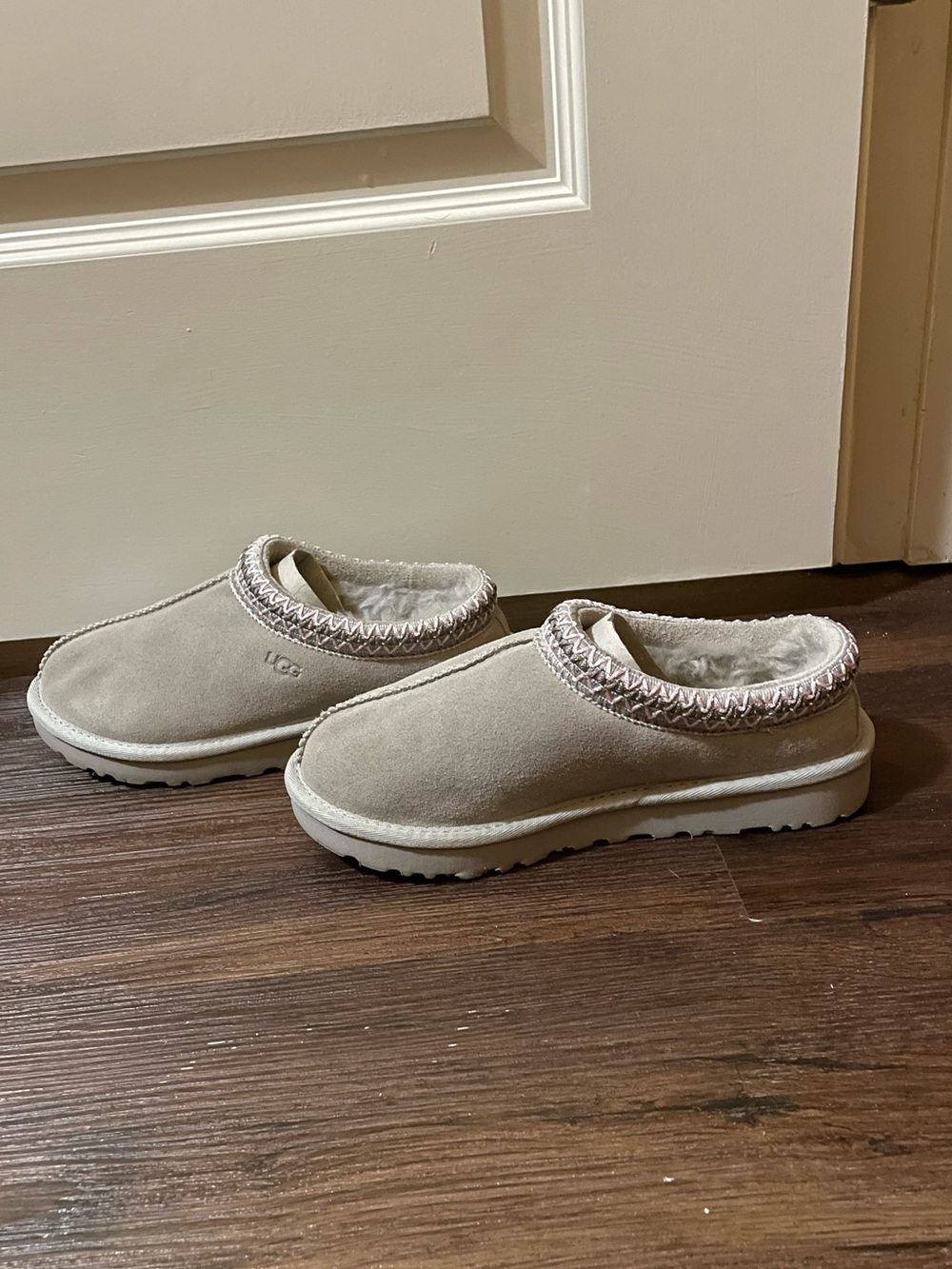 UGG Women’s Tasman Goat Size 6